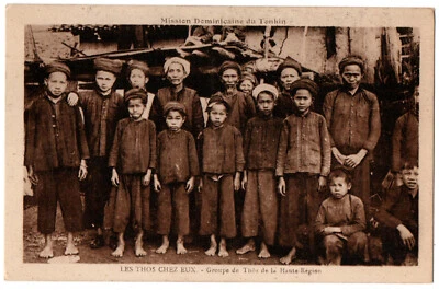 CPA VIETNAM - Les THOS chez eux. Groupe de Thôs de la Haute Région - Photo 1/2