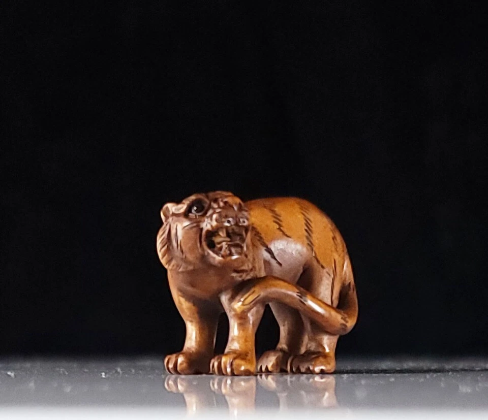 Tigre de pie feroz de boj japonés Netsuke de colección similar a Masakazu Foto 2 de 4