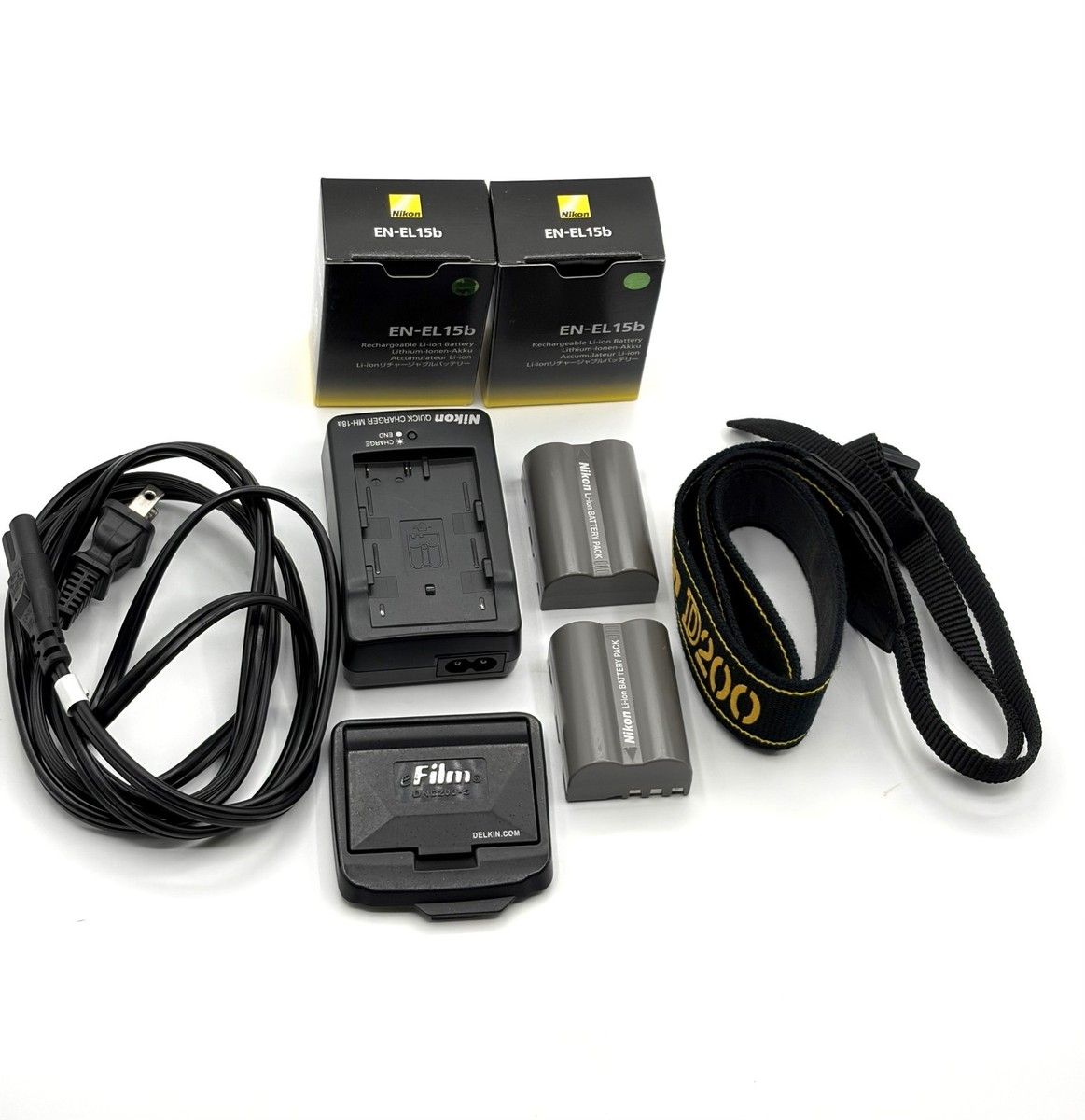 NIKON ニコン D200＋MB-D200 バッテリーグリップセット カメラ Nikon D200 Camera Body + MB-D200 Battery Grip Kit – Includes 2