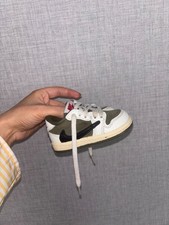 Travis Scott olives trainers