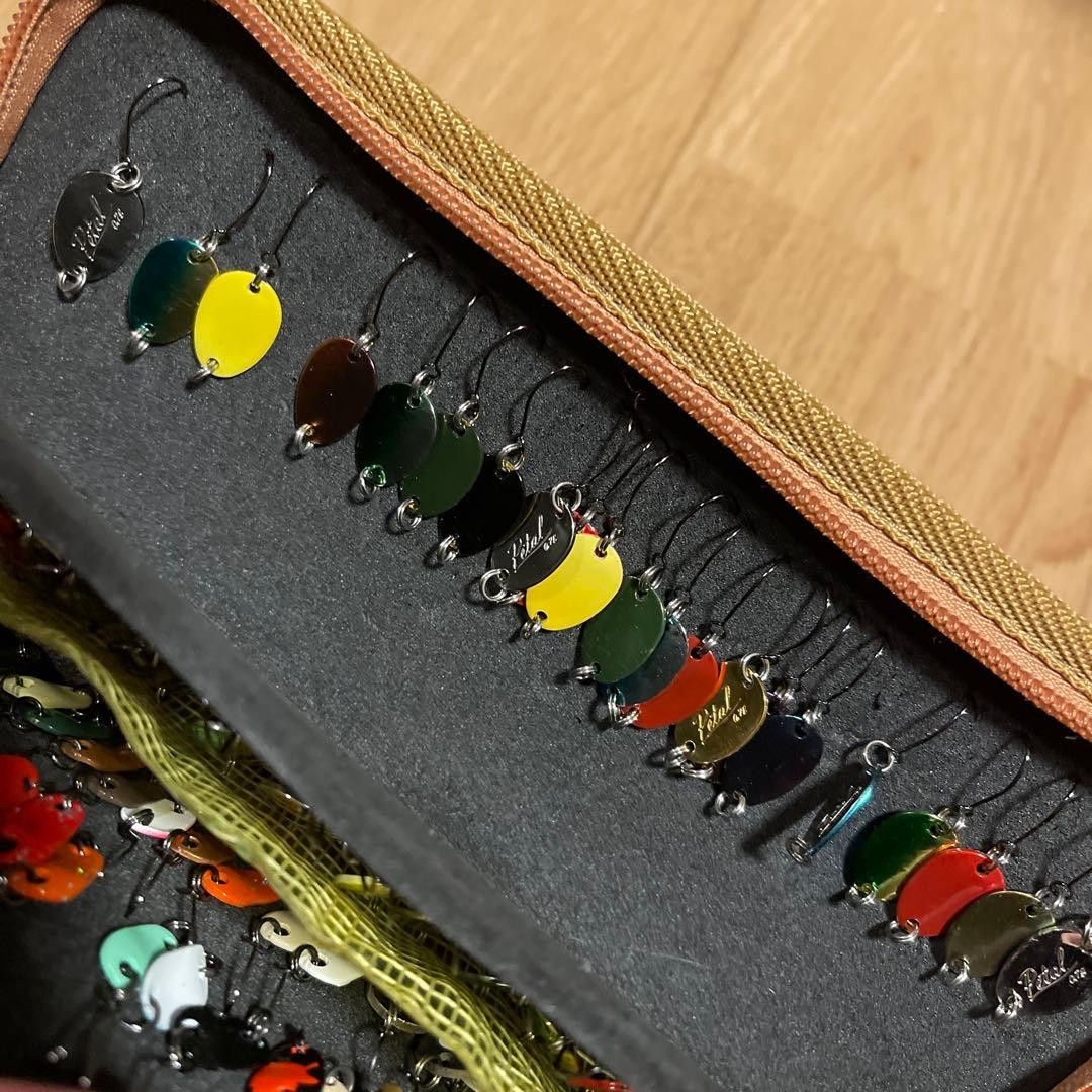 Fall type? Set of 131 spoons - Image 2