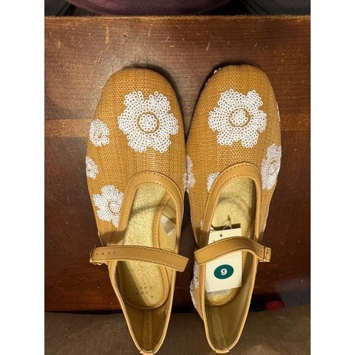Women's summer ballet flats, new size 9. NWT