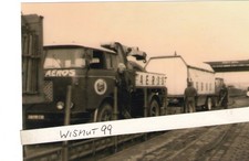 Zirkus-Foto DDR Oldtimer VEB LKW Skoda Zugmaschine mit Wagen Bahnverladen Aeros