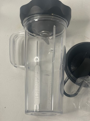 TWO nutribullet replacement cups, 32 Ounce cups, Plus blade and 2 Lids - Picture 10 of 10