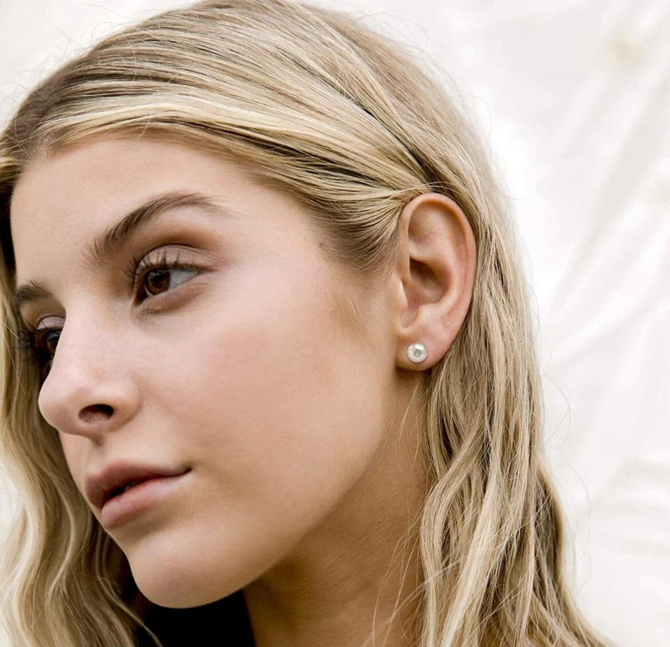 Pendientes de perlas de oro amarillo macizo de 14K creados en laboratorio de 8 mm Foto 2 de 3