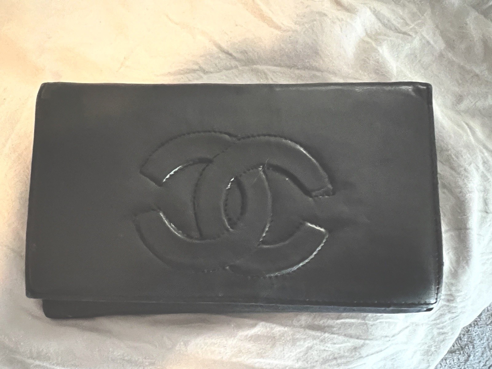 CHANEL Authentic Black Caviar Leather Bifold Long Wallet with Kiss Lock CC Logo