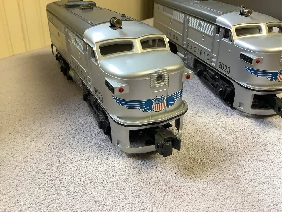 Williams Union Pacific (Silver) #2023 Alco AA Diesel Engine Set w/ True Blast 2 - Image 3 of 4