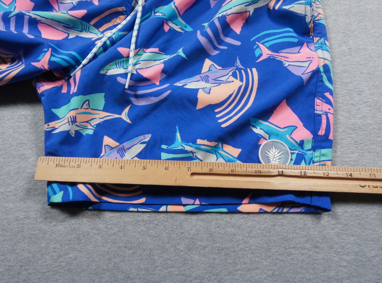 Chubbies Shorts Mens XLarge Blue Boardshorts 5.5" Inseam Swimwear Trunks Sharks