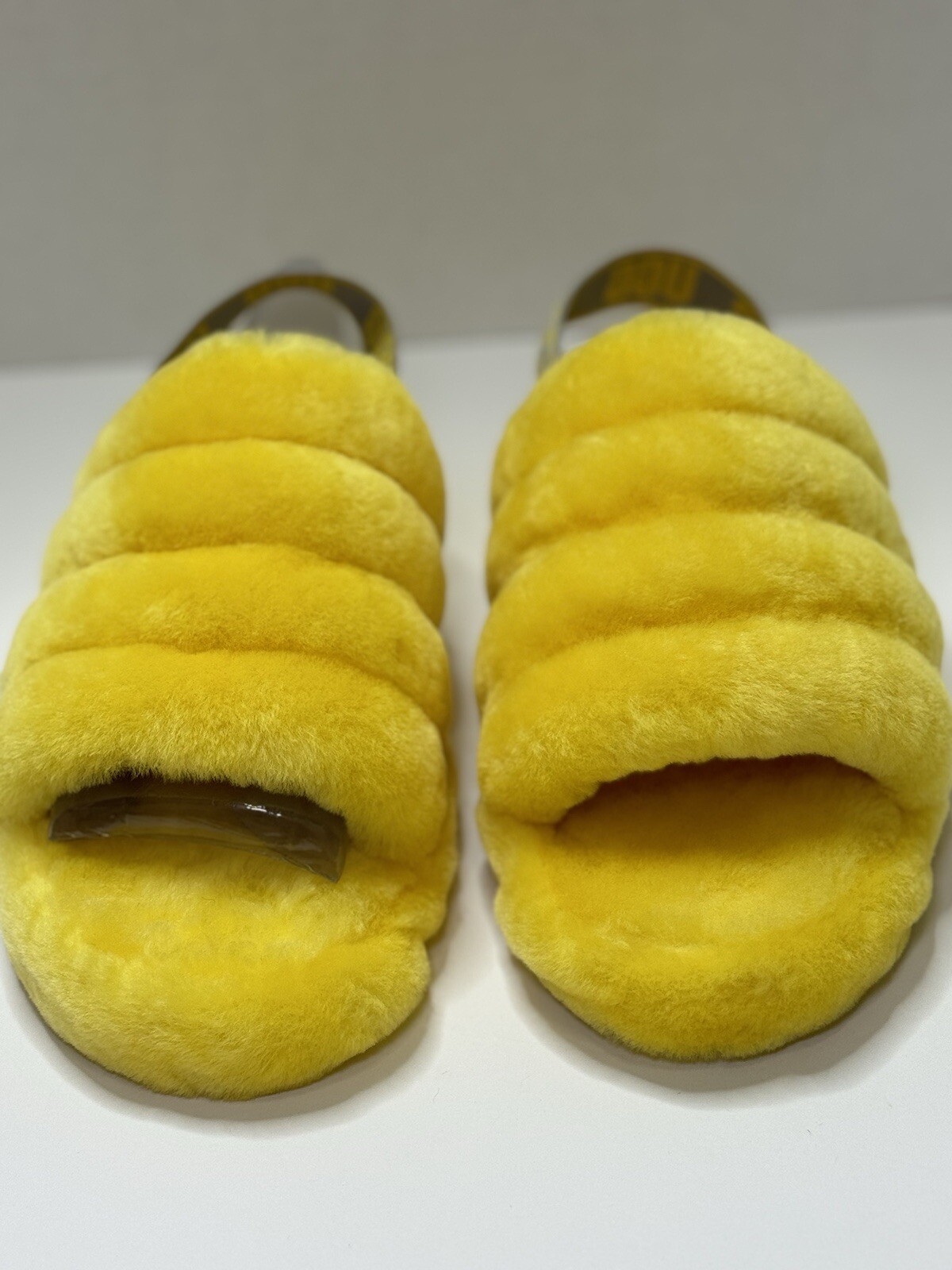 PANTOFOLA D’ORO Nuovo Fluff Yeah sandalo da donna slide di UGG Australia giallo taglia US 6 