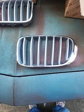 2015-2017 BMW X3 Left Passenger Upper Kidney Grille 51-11-7-210-725 OEM Crack