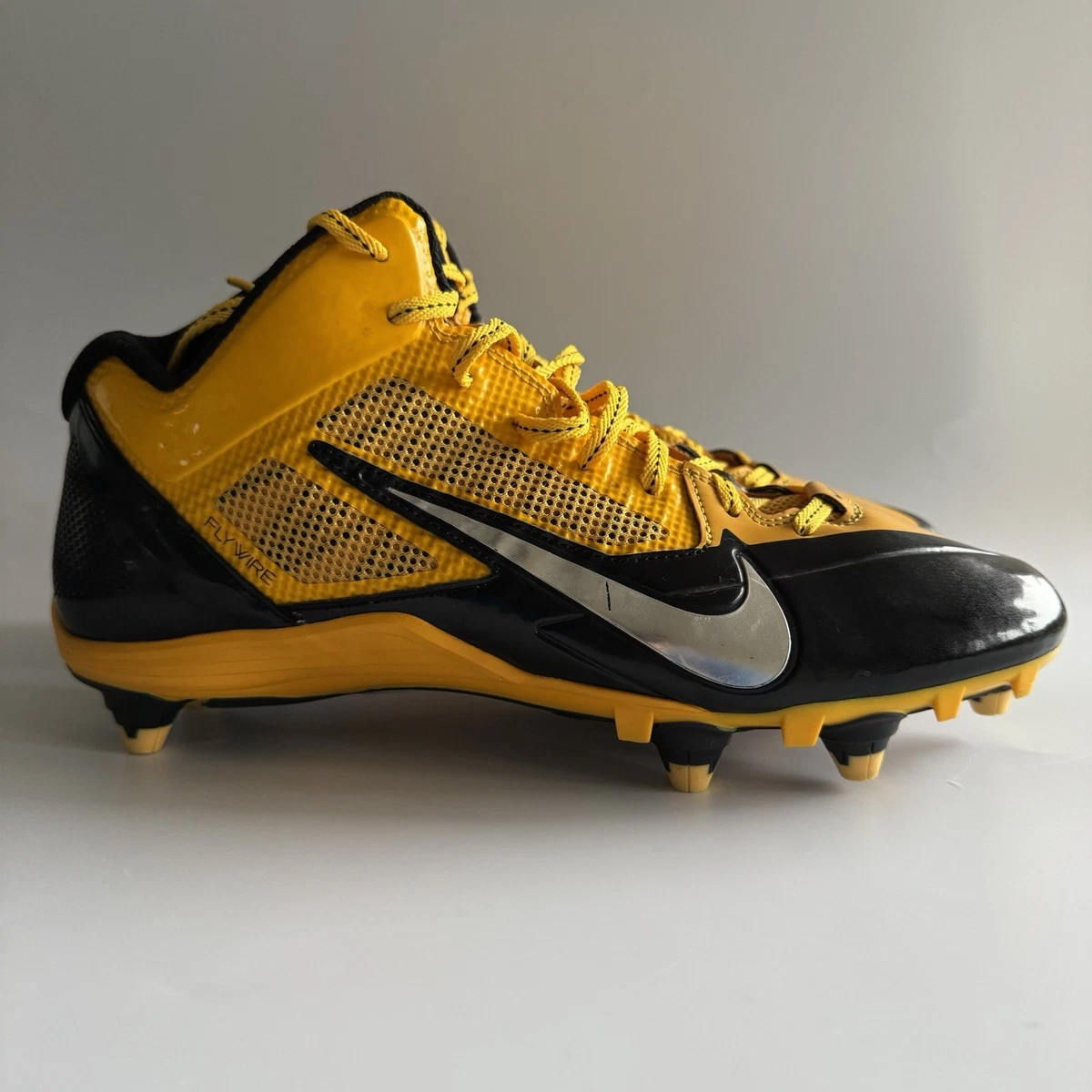 Nike Yellow 10 US Football Shoes & Cleats for Men for sale  display picture 3