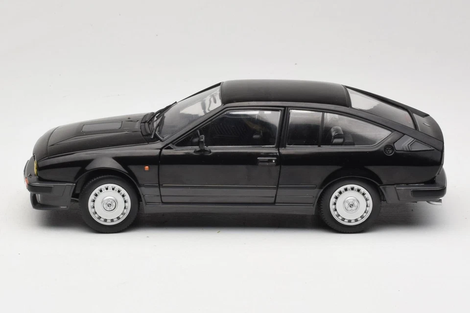 S1802302 Alfa Romeo GTV6 Black Solido 1:18 - Immagine 4 di 4
