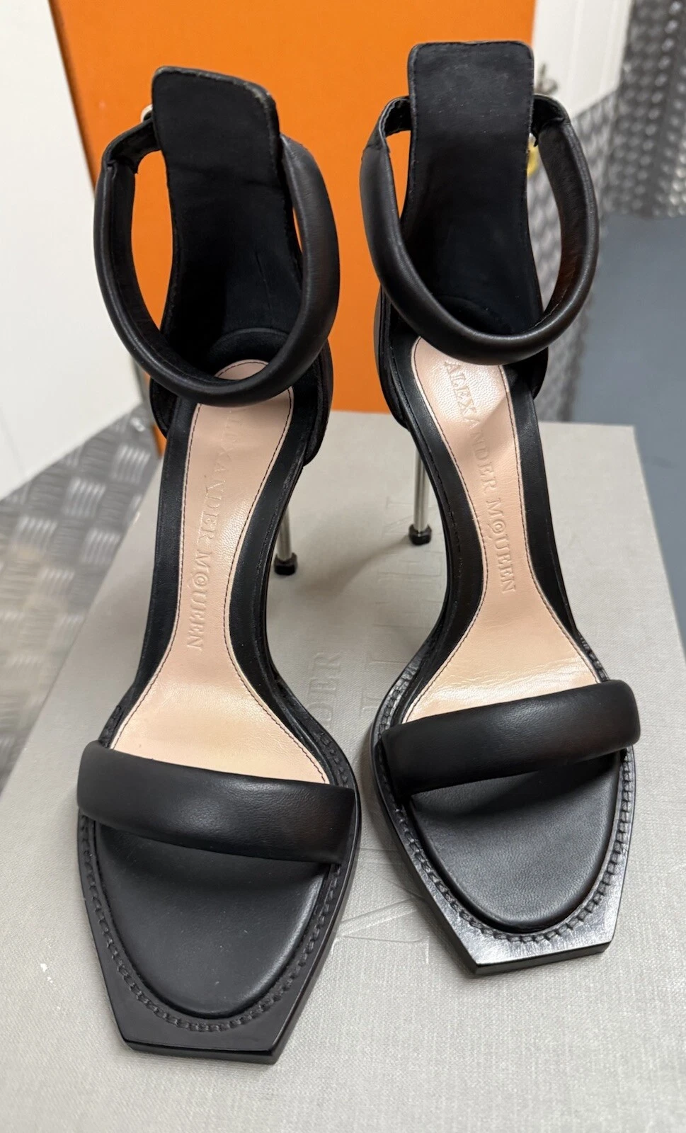 Alexander McQueen sandali con cinturino alla caviglia uk3 36