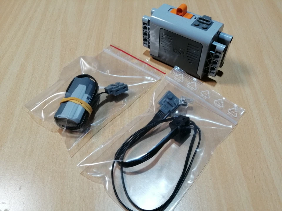 LEGO Technic Box 8881 + 1 Stück M-Motor 8883 + LED Licht / Power Functions - Bild 2 von 4