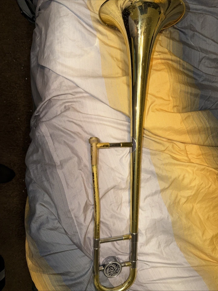 Trombón Jupiter JTB-700A con estuche y boquilla Foto 3 de 4