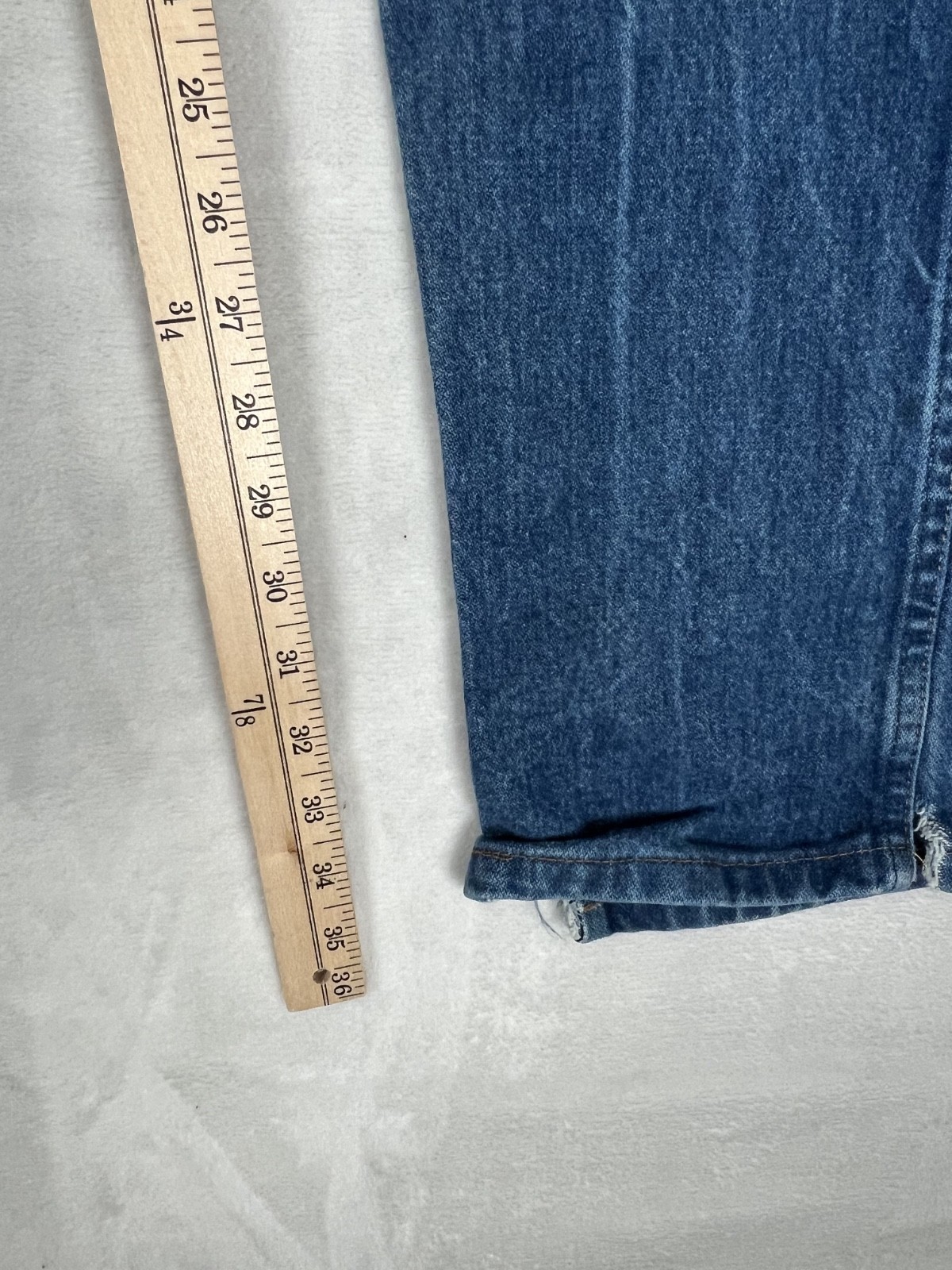 Vintage Wrangler 13MWZ Regular Fit Cowboy Blue Denim Jeans Size 30x36 READ thumbnail 6