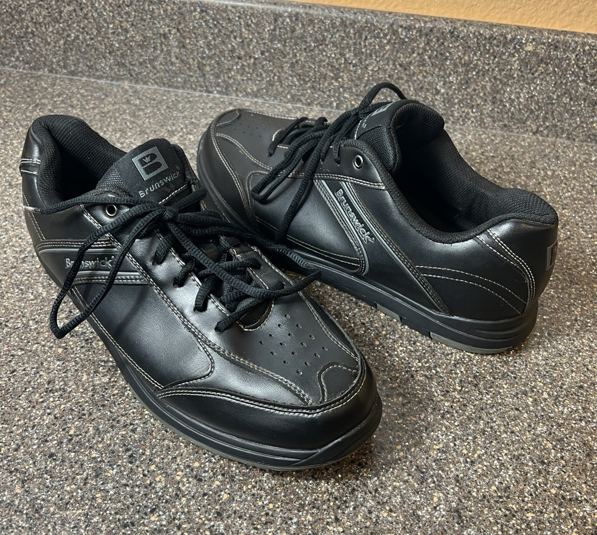 Mens Size 11.5 Black Leather Lace Up Low Top M-001
