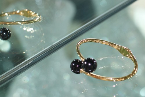 FUN Kate Spade New York Golden Girl BLACK BALL Bypass BAUBLES bracelet BANGLE - Picture 3 of 4
