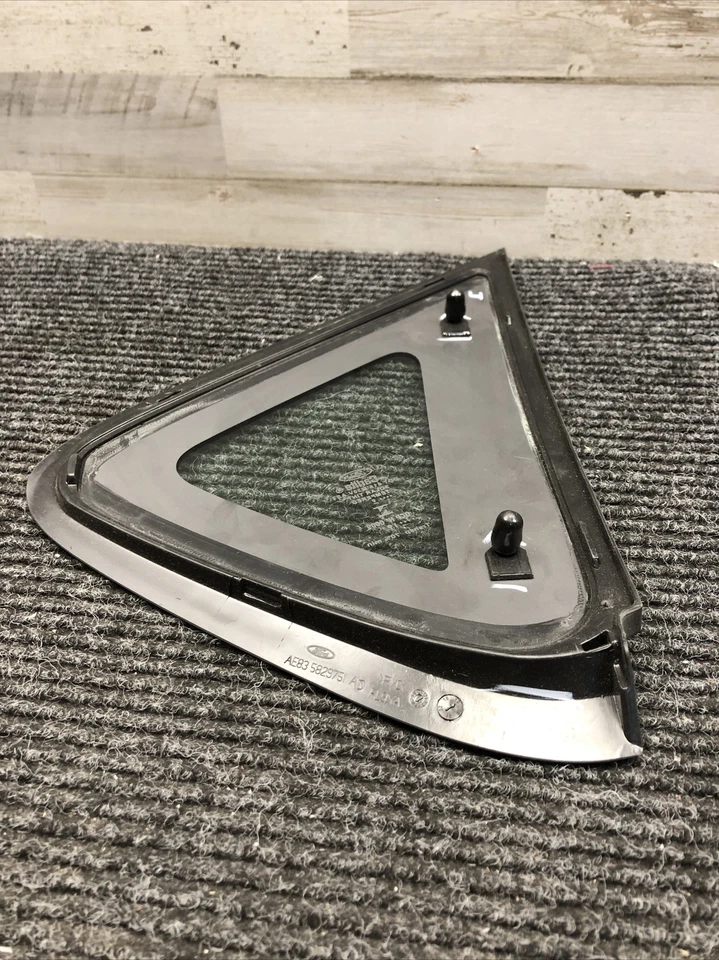 Quarto de vidro lateral driver OEM 2018 FORD FIESTA SDN PRETO AE835829751AD - Imagem 3 de 4