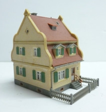 N gauge Queen Anne style house cottage with front garden fencing fence Faller