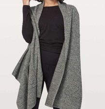 Lululemon Live Freely Wrap 100 Merino Wool Gray Waterfall Sides Womens OS