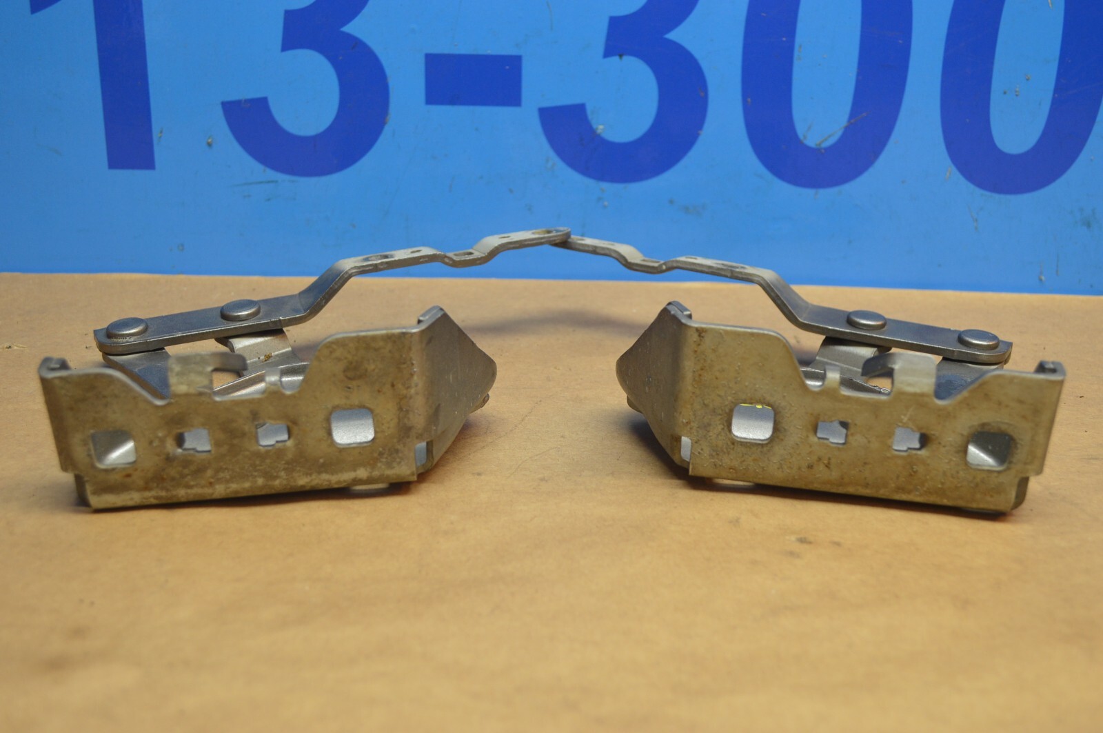 2004 M138 MASERATI GT COUPE LEFT & RIGHT HOOD BONNET HINGE HINGES PAIR