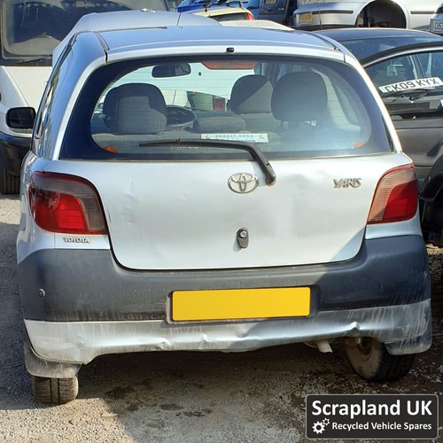 Toyota Yaris Mk1 (XP10) Pre-Facelift 1999-2003 1.4 D-4d GS plateado 2 puertas Fusex4 - Imagen 2 de 3