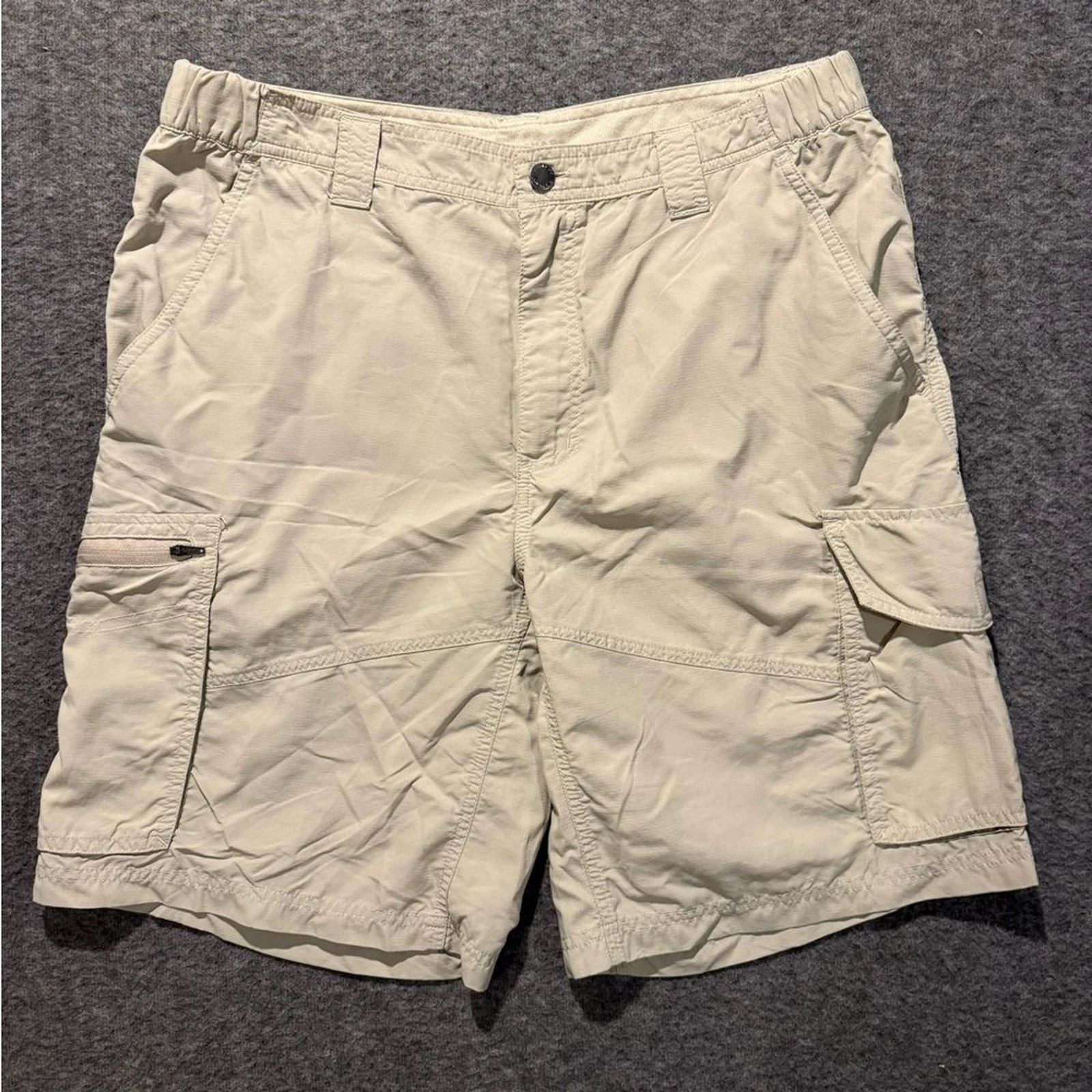 Columbia Omni Shade Cargo Shorts Mens 36 tan 10" light fish hike performance