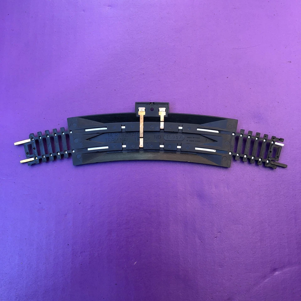 TYCO HO Scale 18”R Rerailer Terminal Silver Track #15957~Made In Hong Kong - Image 2 of 3