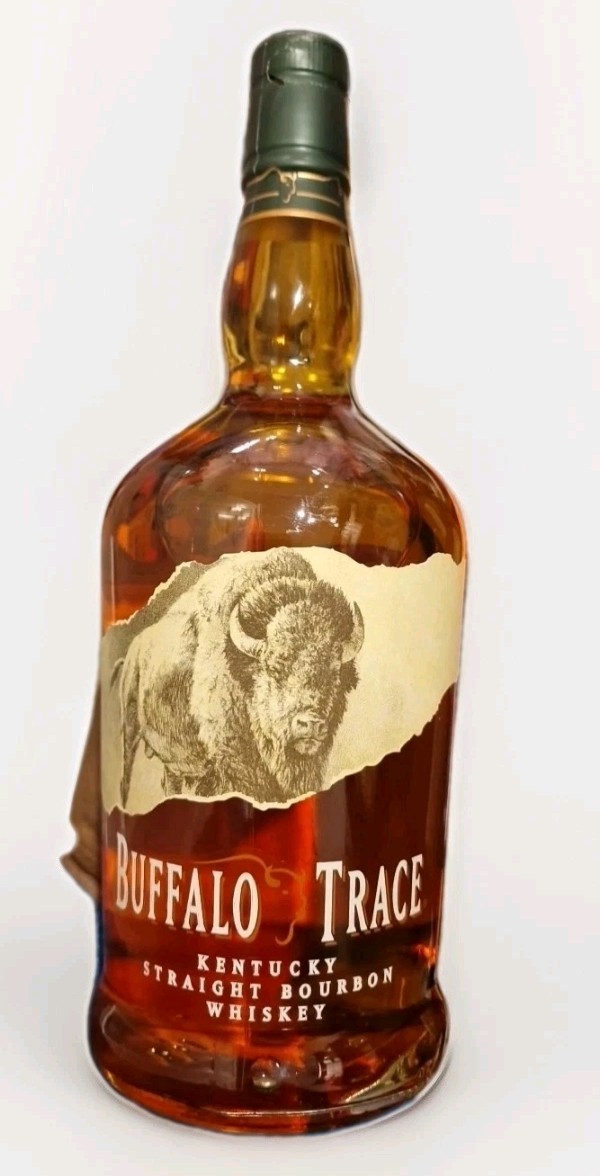 Buffalo Trace Kentucky Straight Bourbon Whiskey, 1l, 40% ABV, Gift Idea | Award-Winning Whiskey, Corn, Rye & Superior Malted Barley, Ideal for Old Fashioned Cocktail, Historic Distillery - Image 2