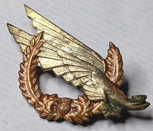 WW2 British Made Polish Air Force Crew Badge - Brown Wreath ollins London Maker