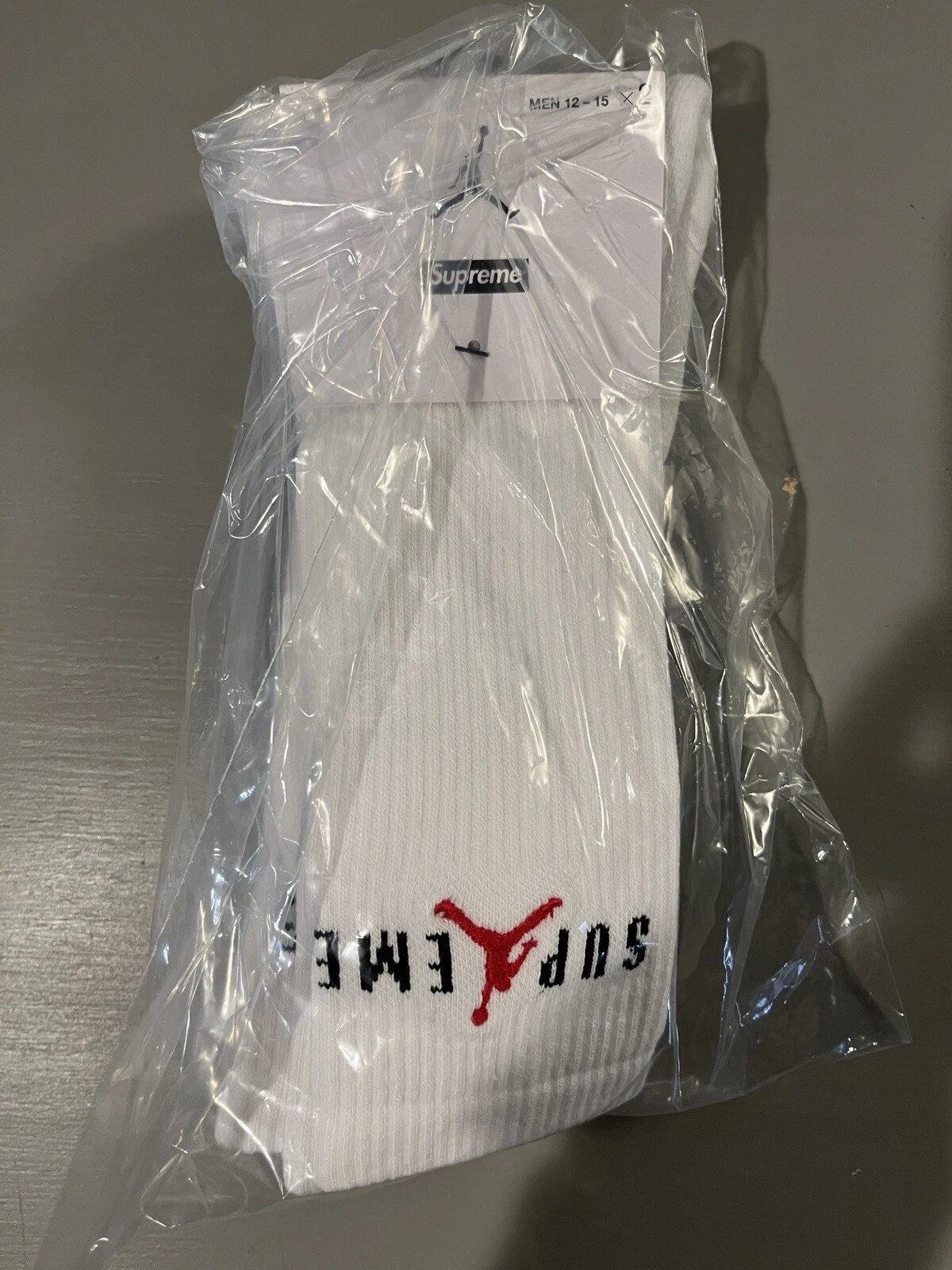 Lot de 2 chaussettes Supreme Jordan Crew 12 15 extra larges blanches Jumpman à la main 2024