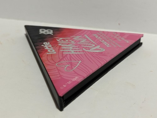 Harley Quinn Toxic Love 9 Shade Eyeshadow Palette by Lottie London - Picture 4 of 5