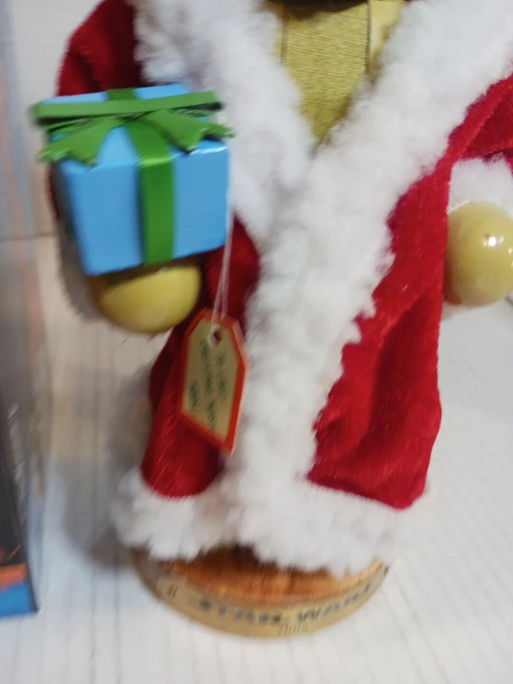 Star Wars Yoda in Santa Robe 10 Inch Christmas Nutcracker Adler SW6151L - Image 3 of 4