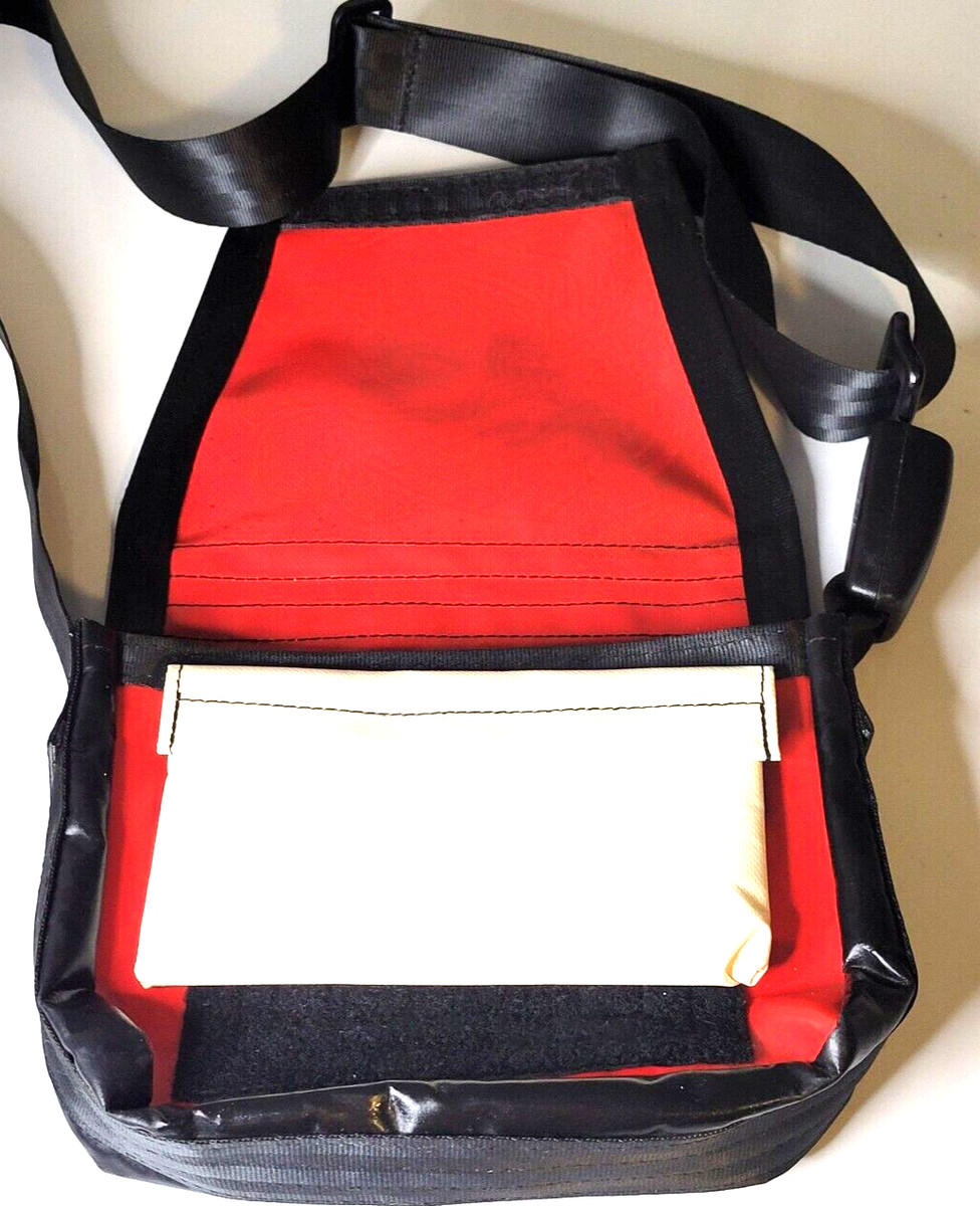 Pinzat Crossbody bag BH.4 Hand Painted by Daniel Tur View 4