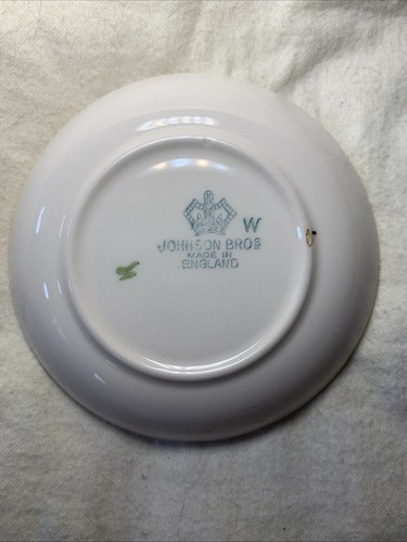 Vintage Johnson Brothers England Friendly Village Butter Plate The Well - Picture 6 of 6