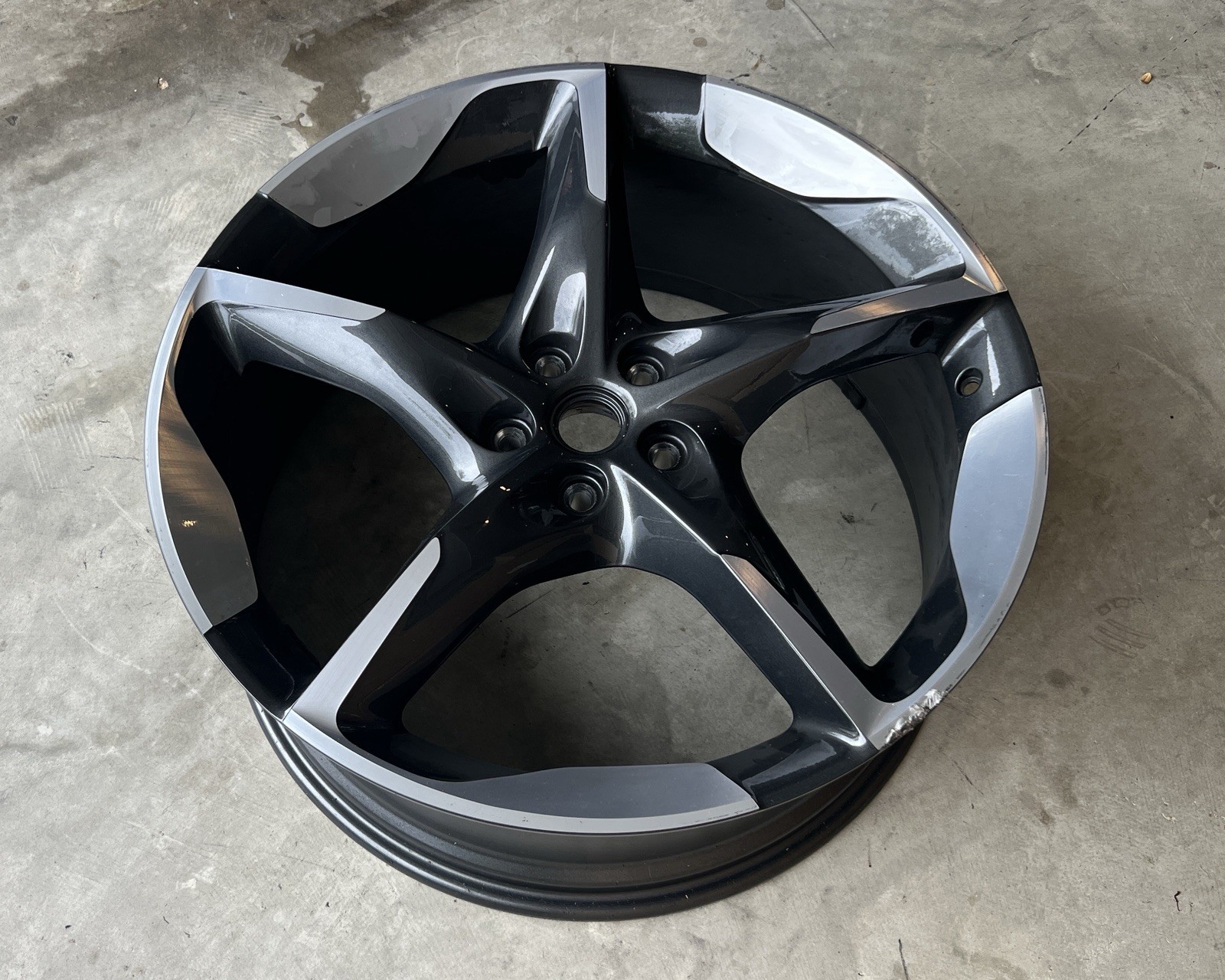 Ferrari Purosangue Front Wheel P/N 983057