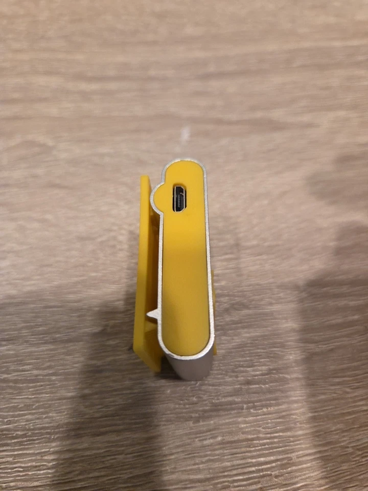 ECLIPSE By J lab Fit Clip 4GB MP3 Player (Silver/Yellow) W/Clip Workout Music - Image 4 of 4