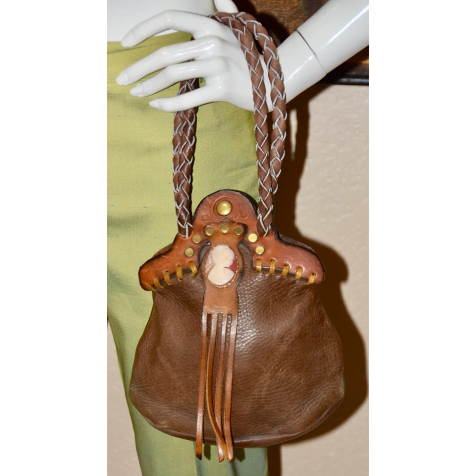 Bolso de Mano Vintage Cuero Tachonado - Tooled Estilo Boho Asas Trenzadas Camafeo Foto 2 de 4