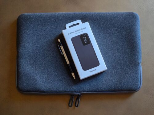 Samsung protective sleeve for 15.6" laptops -- excellent condition!