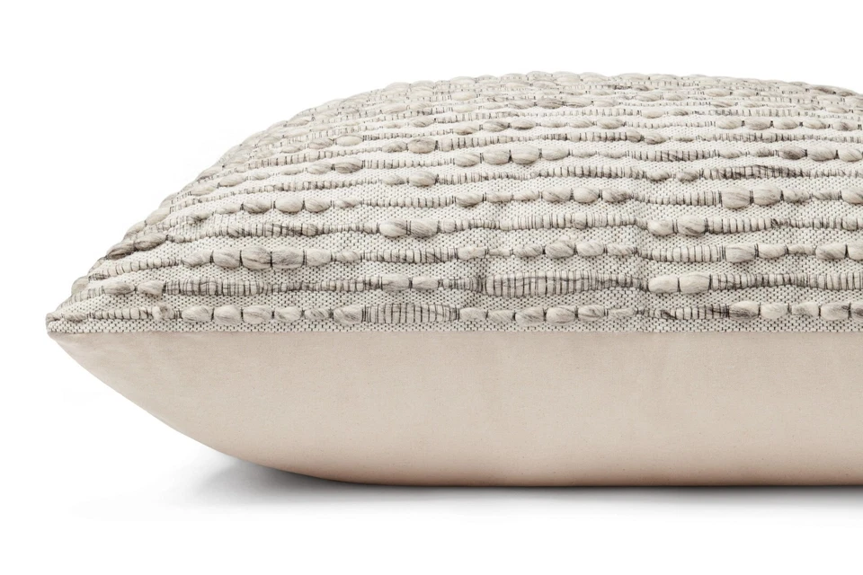 Almohada moderna de 22 pulgadas - Magnolia Home de Joanna Gaines / Almohada Loloi Foto 4 de 4