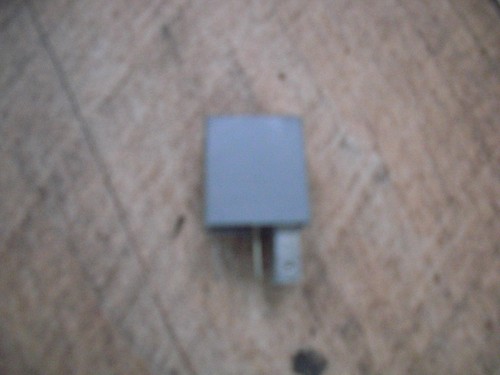 Opel Relais mit der Nummer 90414477