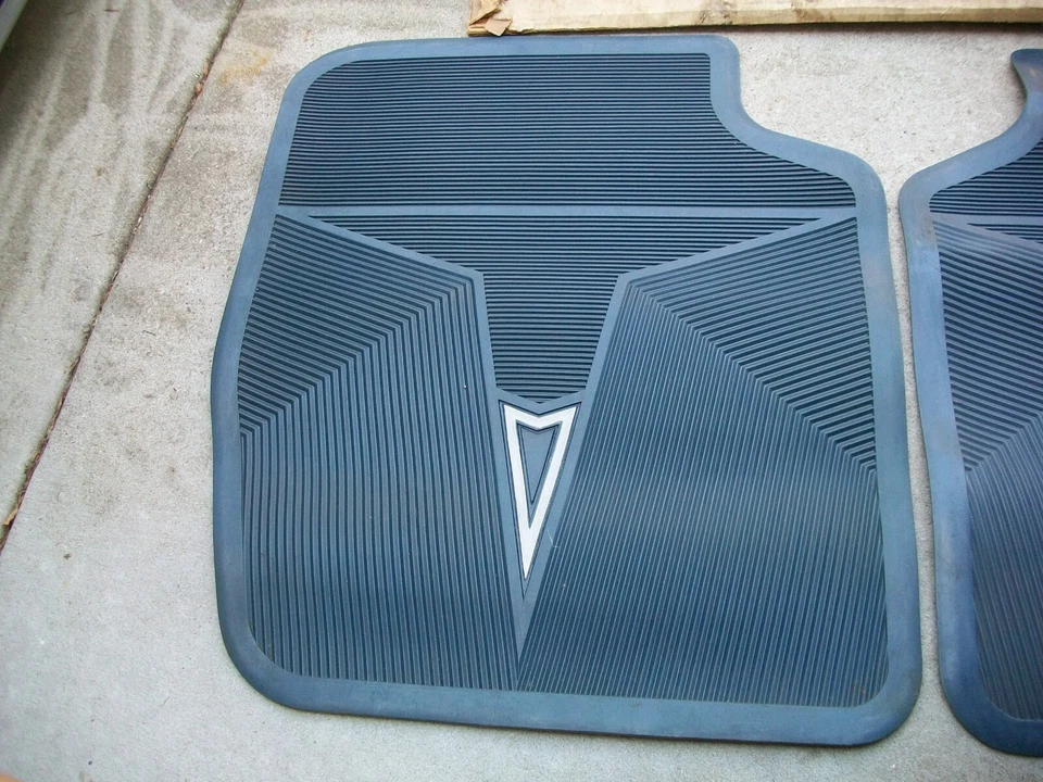 Alfombrillas traseras azules Pontiac GTO Tempest Firebird 1966-1969 nuevas de colección raras GM 988626 Foto 2 de 4