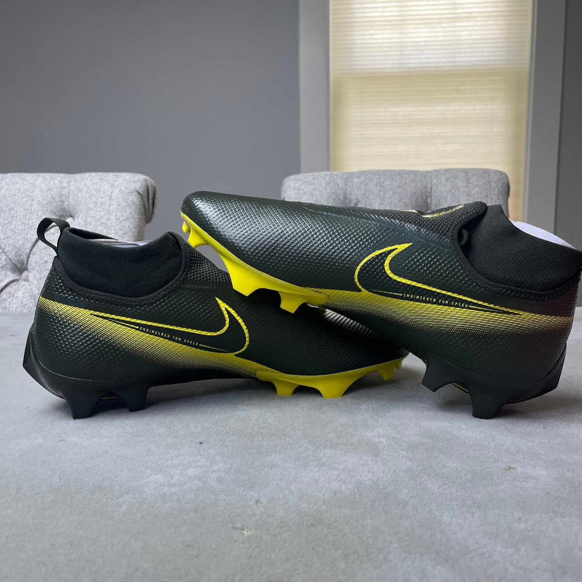 Nike Vapor Pro 1 x Oregon Ducks Shoe Duck PE Mens Football Cleats Size 14 WIDE Presenting the Nike Mummy Duck Vaporposite cleat, created  main image 2