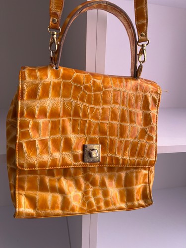 Borsa a tracolla vintage ESCADA modello coccodrillo in pelle Made in Italy - Foto 7 di 17