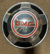 (1) GMC C15 PICKUP 1/2 TON TRUCK DOG DISH HUBCAP 10 3/4" 1973-1987
