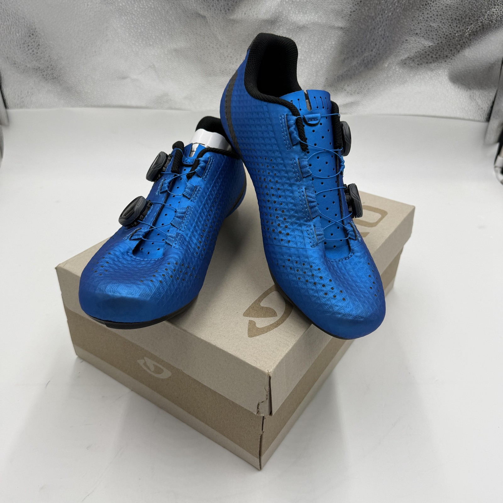 Giro Regime Road Cycling Shoes, Mens 9.5 (42.5 EU), Ano Blue