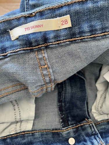 Levi's Women's Blue Skinny Jeans Distressed 5-Pocket Button Zip Closure - 第 2/4 張圖片