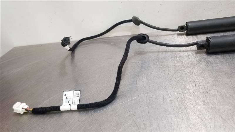 19 2019 MASERATI LEVANTE OEM POWER LIFT MOTOR ACTUATOR SET 6701065110 6701065100
