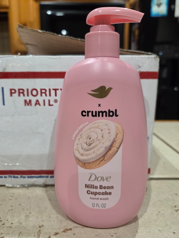 Resellers! *8* NEW 12 oz bottles of Dove x crumbl Nilla Bean Body Wash